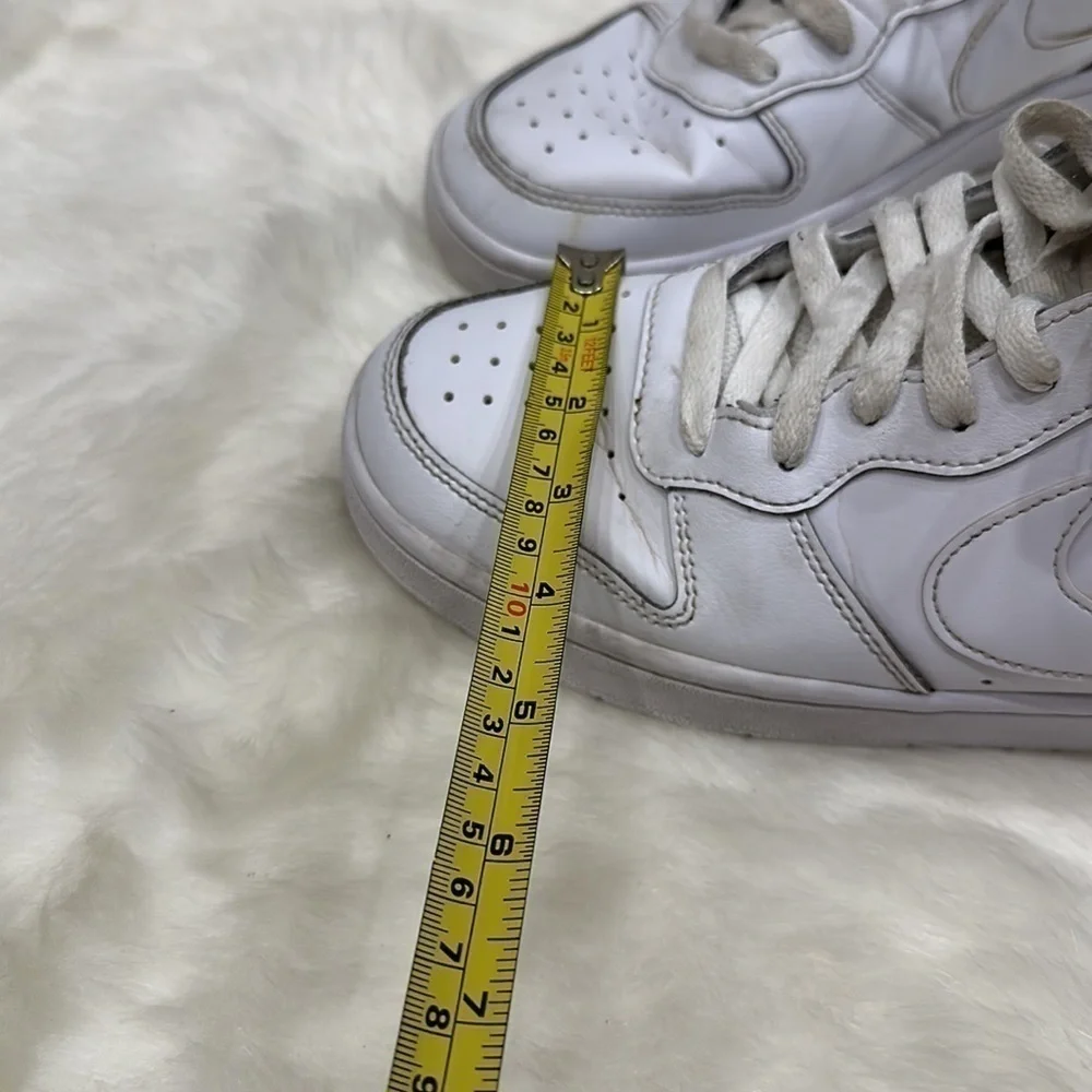 Nike 🏀 Court Borough Mid 2, Kids Size 7Y (fits woman’s 8.5)